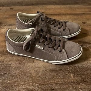 Taos Retro Star Beige Sneakers Size 8